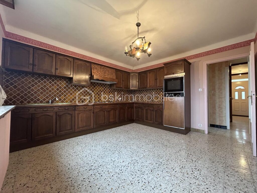 Maison individuelle familiale sur un terrain de 1 001 m² – 5 pièces – 3 chambres – 122 m²