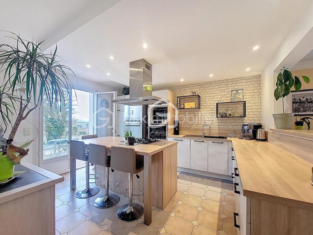 Maison familiale 143m² – vue dégagée – Sous-sol complet – Terrain 2120m² – 5 pièces – 4 chambres – 143 m²