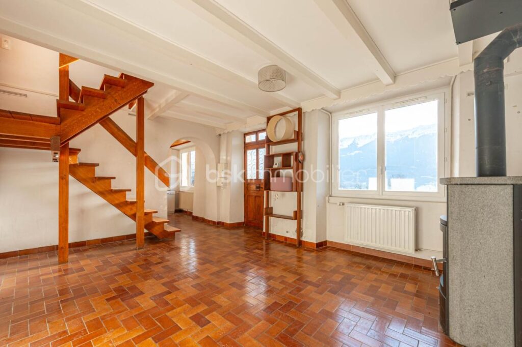 BATISSE DE CARACTERE DE 149 m² sur terrain de 1 850 m² – 5 pièces – 3 chambres – 116 m²