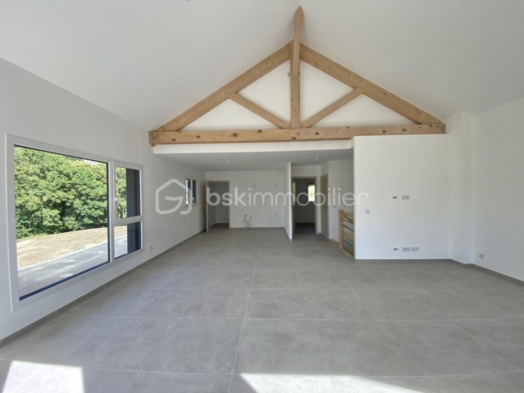 Magnifique maison 5 pièces sur 660 m² de terrain à l’entrée de Sillingy – 5 pièces – 4 chambres – 124 m²