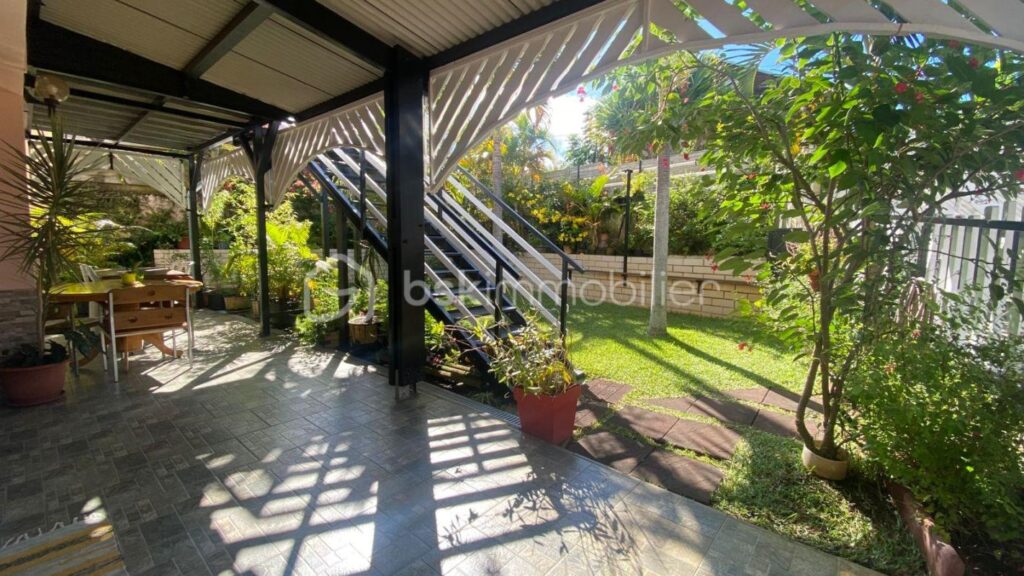 🌿 EXCLUSIVITÉ – Résidence familiale & dépendance haut potentiel – Bérive (Le Tampon) – 6 pièces – 3 chambres – 130 m²