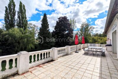 Spacieux pavillon au calme avec garage, sous-sol, jardin et bois – 11 pièces – 5 chambres – 416 m²