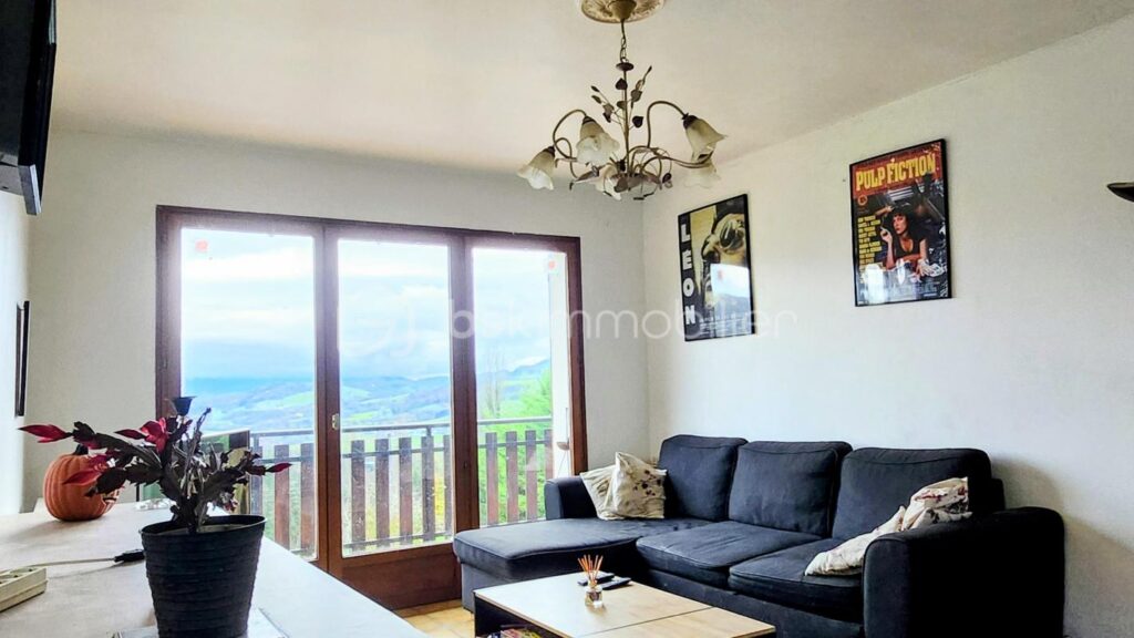 VALLIERES — CALME — VUE DEGAGEE — 4 CHAMBRES — GARAGE — CAVE – 5 pièces – 4 chambres – 94 m²