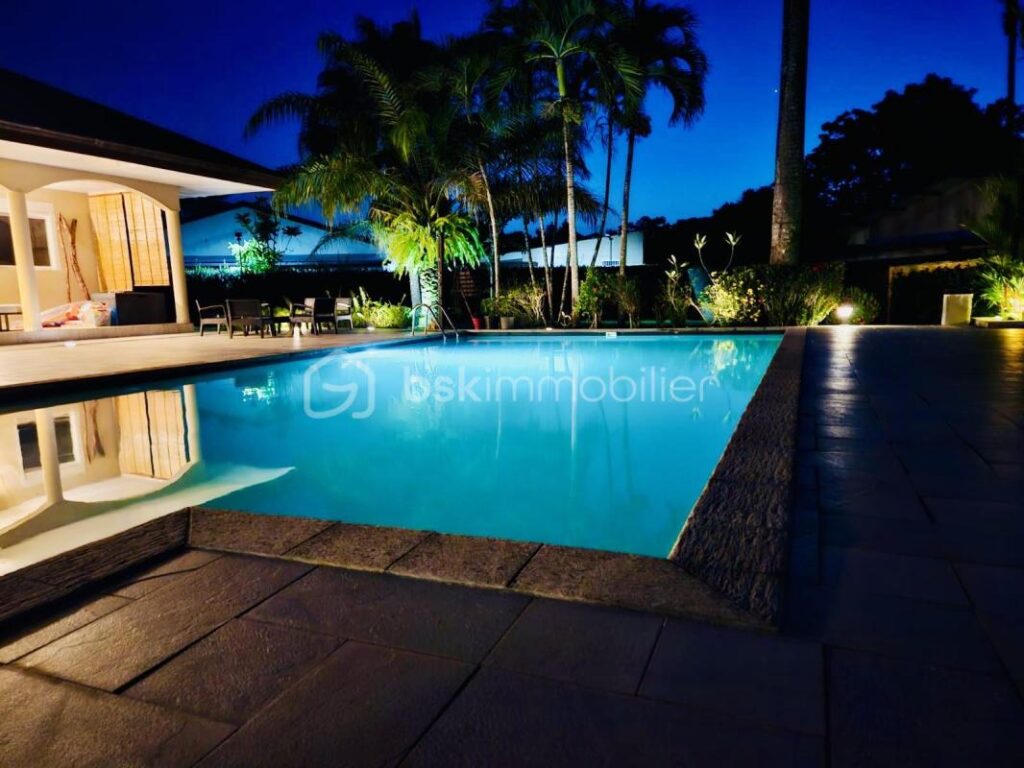 Superbe villa T4 de 200m2 à Matoury – 4 pièces – 3 chambres – 200 m²
