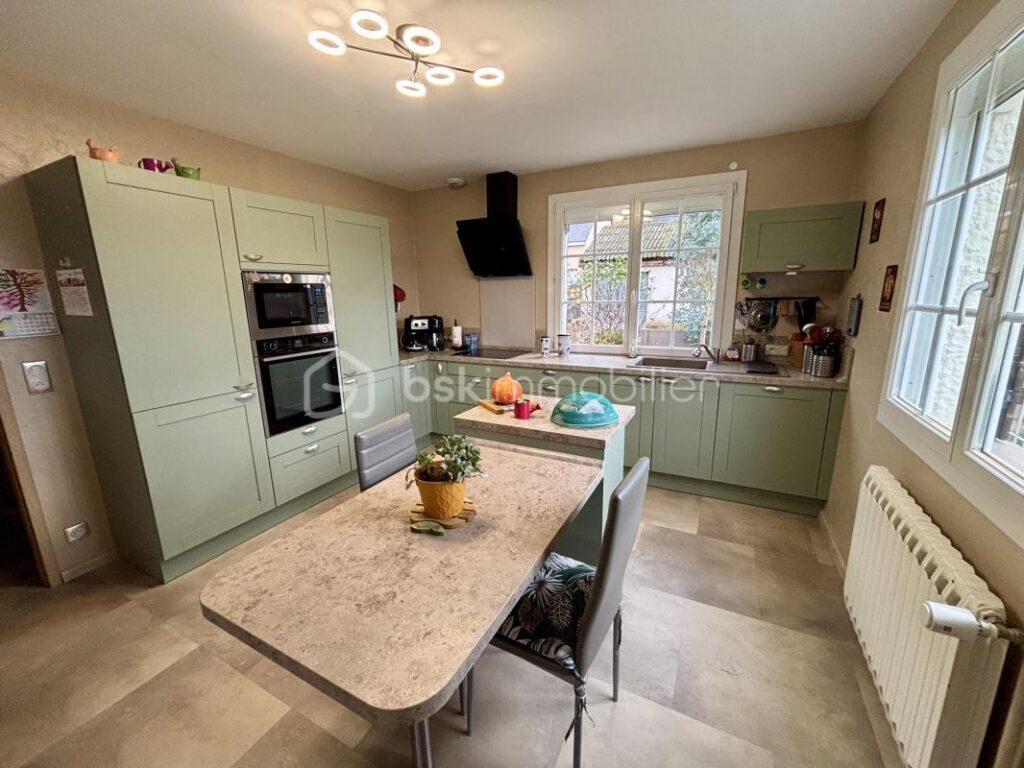 Maison Individuelle rénovée 5 pièces avec Sous-Sol Complet, garage et jardin – Nouzonville – 5 pièces – 4 chambres – 121 m²