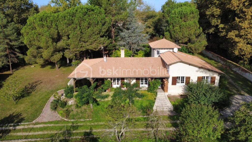 Charmante maison de 190m2 à Coutras – 6 pièces – 4 chambres – 190 m²