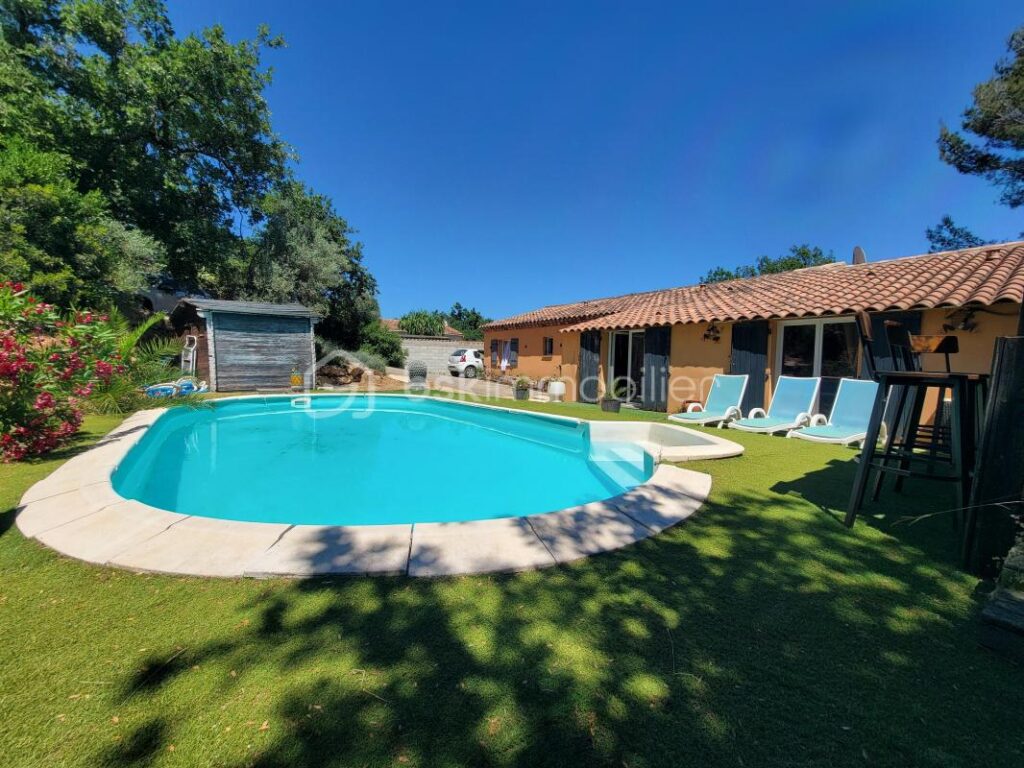 Grande maison familiale de plain pied avec piscine, terrasses, vue dégagée et T3 indépendant – 9 pièces – 7 chambres – 188 m²