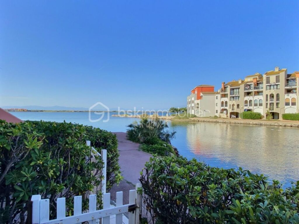 BELLE TERRASSE VUE LAC MARIN – 1 pièce – NR chambres – 22 m²