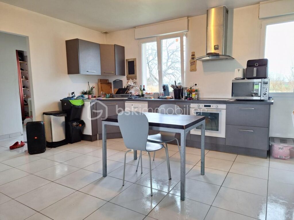 Maison 4 pièces à la campagne – 4 pièces – 2 chambres – 85 m²