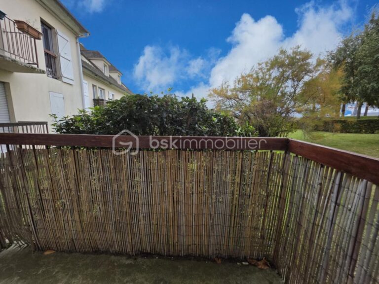 APPARTEMENT AVEC GARAGE ET CAVE – 2 pièces – 1 chambre – 55 m²