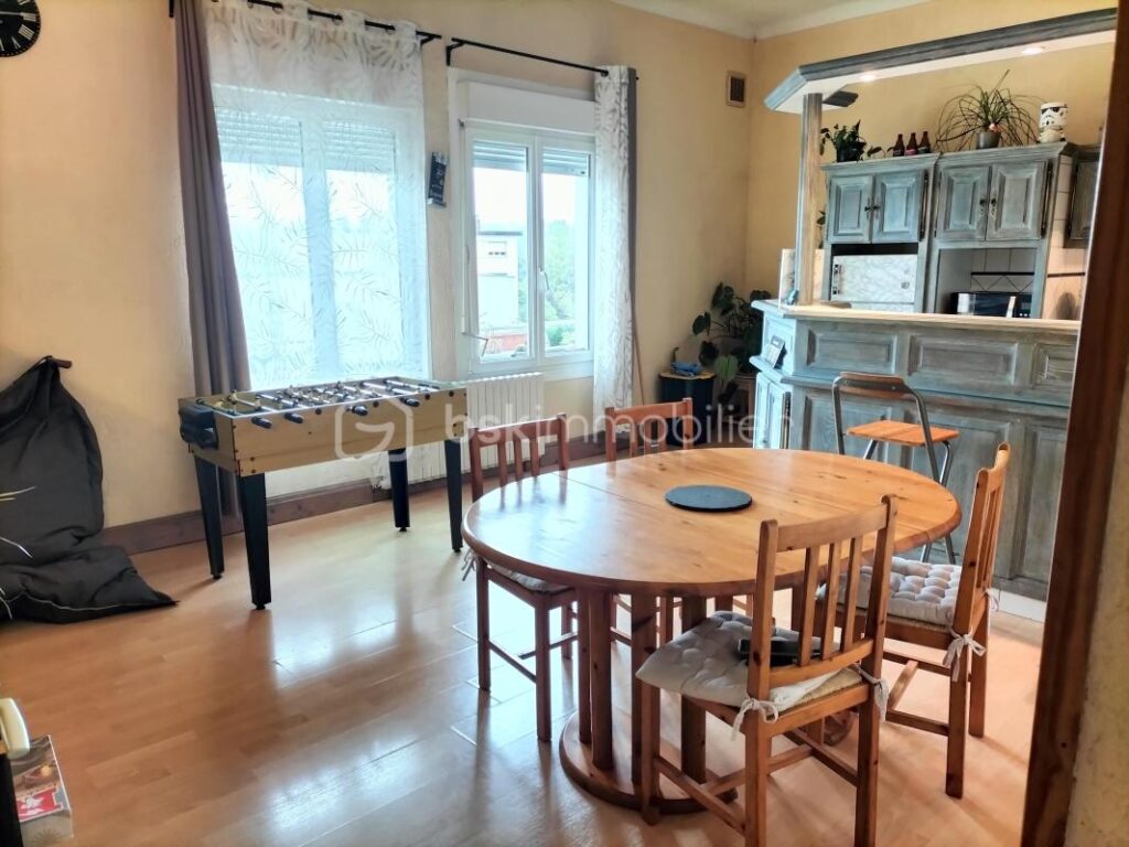 Bel appartement situé au 3eme étage avec ascenseur – 3 pièces – 2 chambres – 58 m²