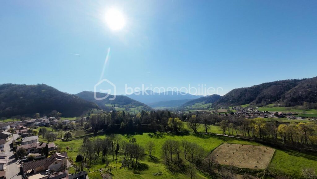 🏡 Saint-Nicolas-de-Macherin – Maison 7 pièces – 152 m² de tranquillité et de potentiel! – 6 pièces – 6 chambres – 152 m²