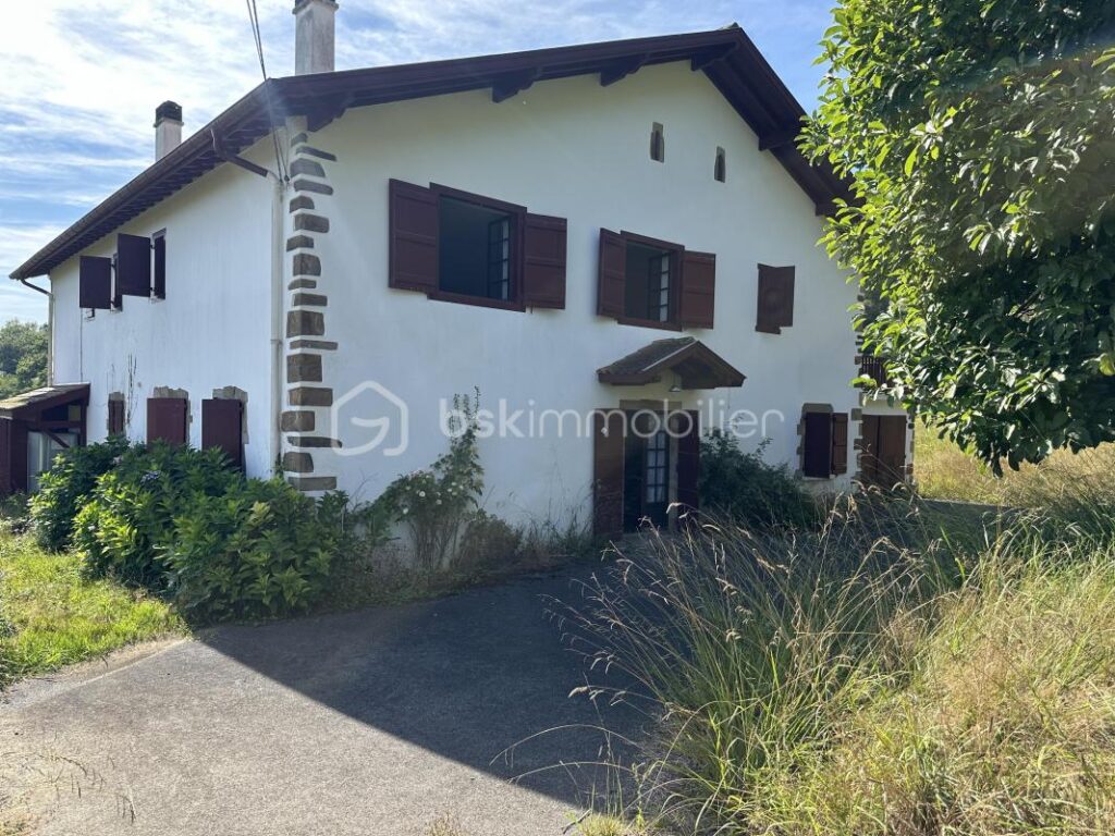 MAISON BASQUE A SAISIR – 13 pièces – 10 chambres – 336 m²