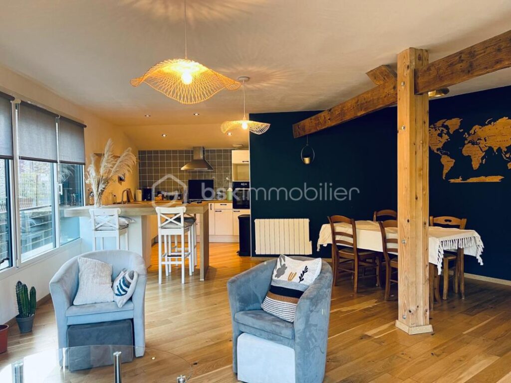 Maison et studio de 98m² à Fougères – 4 pièces – NR chambres – 98 m²