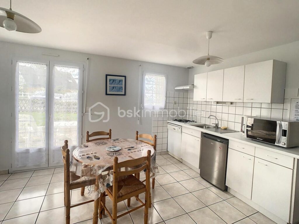 A vendre commune de Saint Nic – 8 pièces – NR chambres – 145 m²