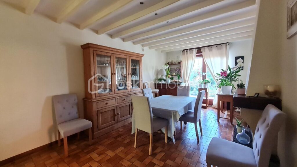 Baisse de prix ! Rare : Pavillon individuel plain-pied + 3 chambres + double garage + atelier+ jardin – 5 pièces – 3 chambres – 95 m²