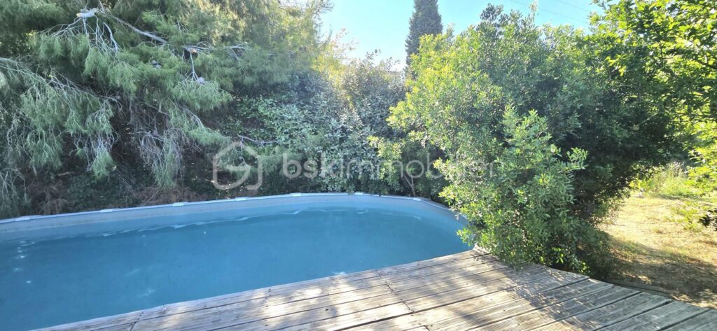 Villa d’Architecte, de 2003, 1 ECRIN DE SERENITE :178 m² – 5 Chambres – Piscine et terrain de 1425 M² ! – 7 pièces – 5 chambres – 178 m²