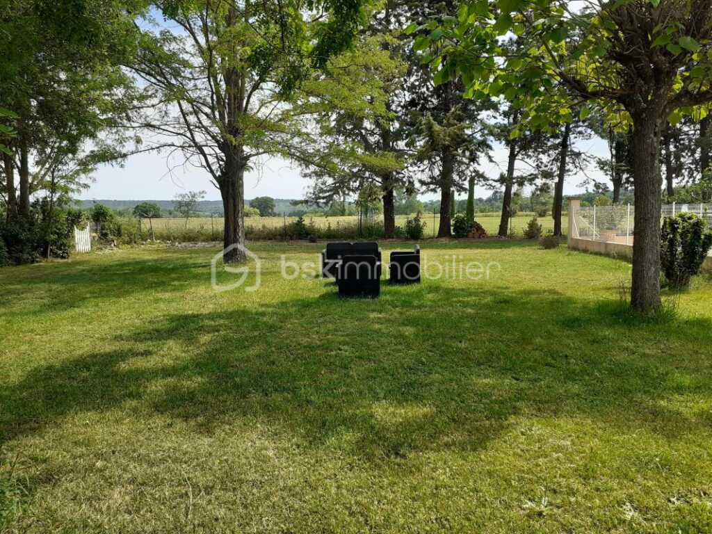 GRANDE VILLA AU CALME AUX PORTES D UZES – 8 pièces – 6 chambres – 239 m²