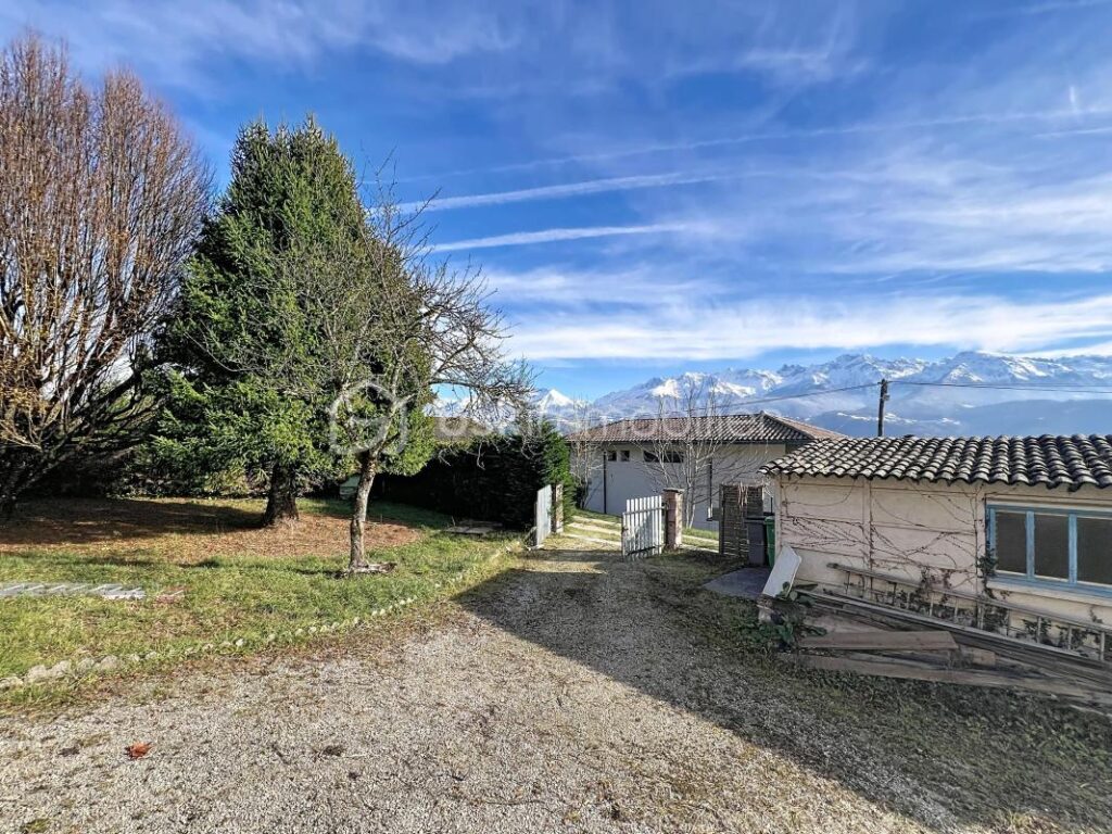 ***MAISON COUP DE COEUR A SAINT ISMIER A LA TOUR D ARCE A RENOVER*** – 4 pièces – 3 chambres – 126 m²