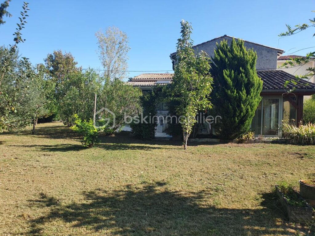 Maison d’architecte à Eymet proche des commodités – 5 pièces – 4 chambres – 168 m²