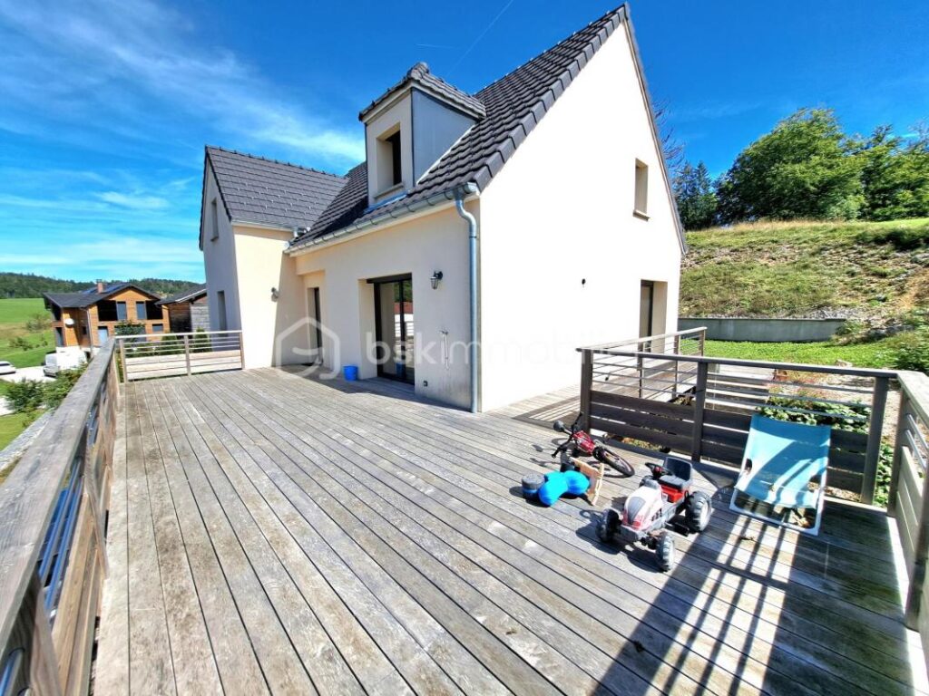 Maison récente de type 6 avec vue dégagée sur belle parcelle de 650 m² – Secteur de la Caronnée – 6 pièces – 4 chambres – 155 m²