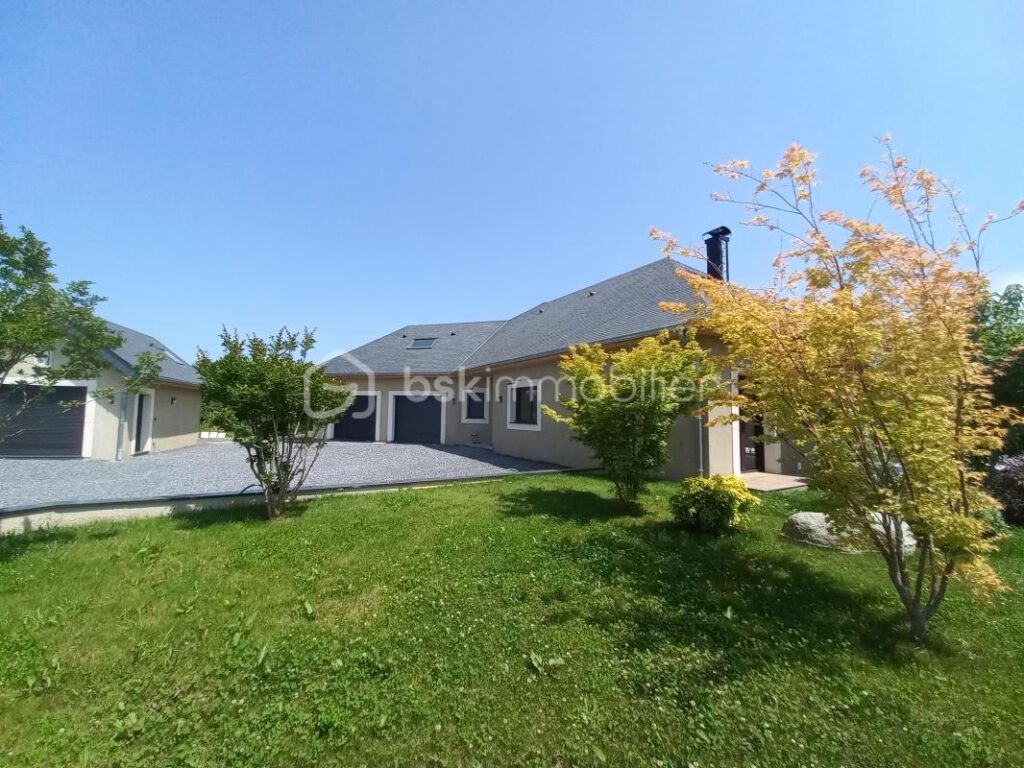 Élégance contemporaine au cœur de la campagne de Loucrup – 8 pièces – 4 chambres – 220 m²