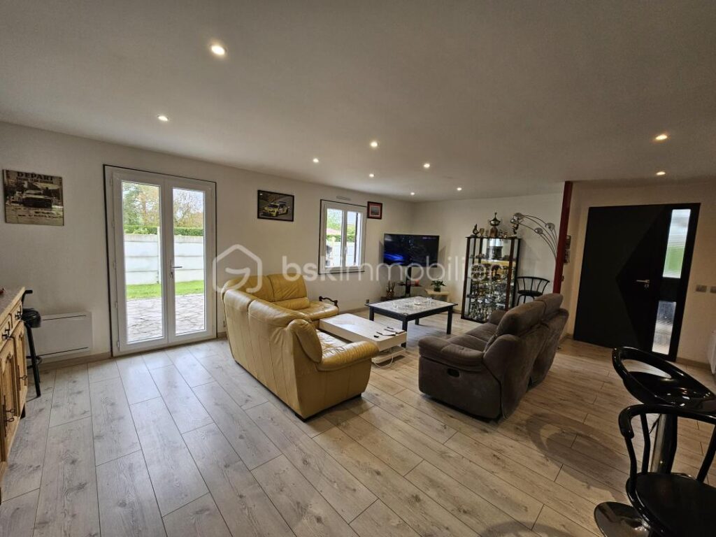 Maison de plain-pied avec grand garage – 4 pièces – 3 chambres – 105 m²