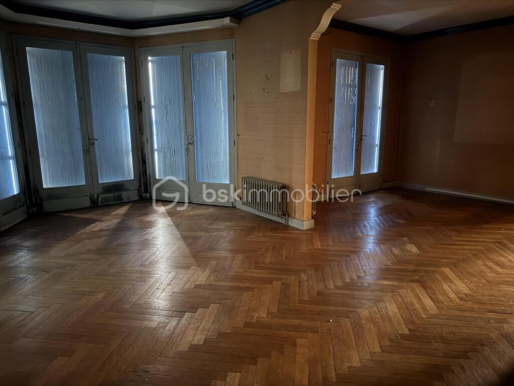 À VENDRE – MAISON DE 194M² SUR LES HAUTEURS DE TRÉLISSAC – 9 pièces – 4 chambres – 194 m²
