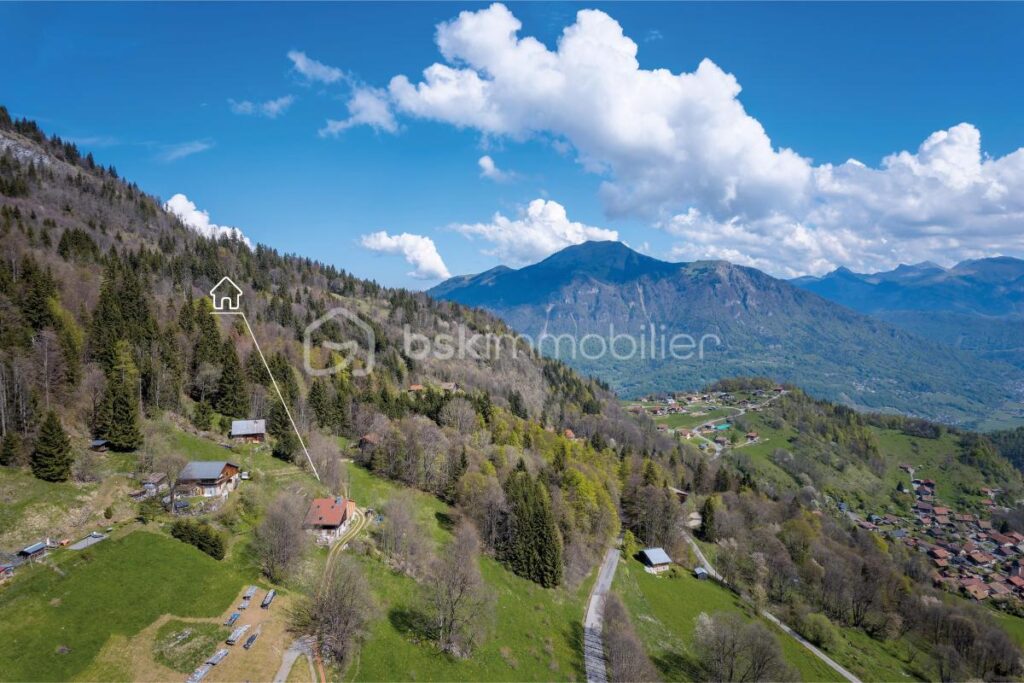 74130 – BRIZON – CHALET RÉNOVÉ 160M2 (144M2 HABITABLES) – TERRASSE, POTAGER – SUPERBE CADRE NATUREL – PROCHE DE LA VALLÉE DE L’ARVE – 6 pièces – 3 chambres – 144 m²