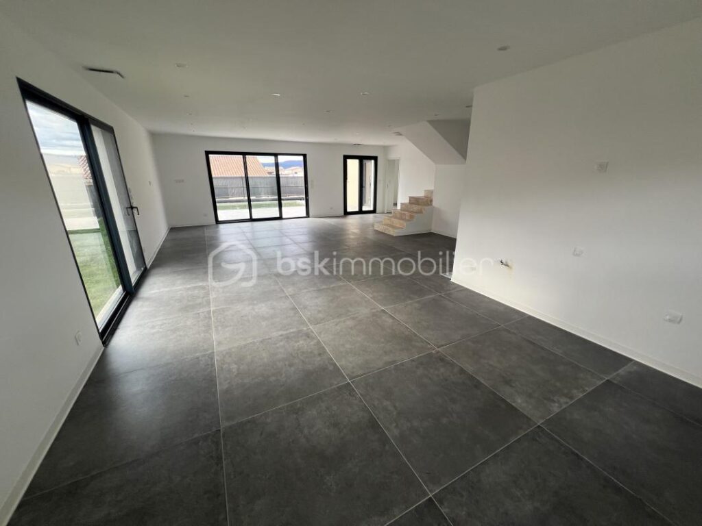 Villa contemporaine neuve 150m2 avec piscine – 6 pièces – 5 chambres – 150 m²