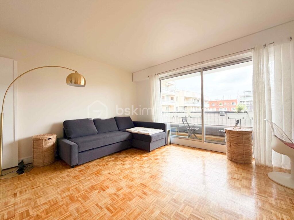 LOCATION MEUBLÉE – 2 PIÈCES RÉNOVÉ – BALCON SUD & PARKING – COURBEVOIE BÉCON – 2 pièces – 1 chambre – 47 m²
