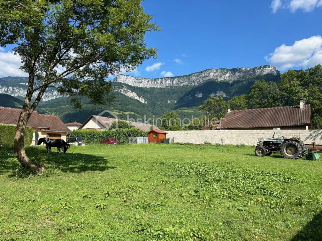 Superbe terrain viabilisé de 1145 m² avec vue sur le Vercors – NR pièces – NR chambres – 1145 m²