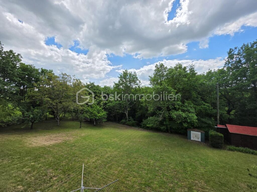 MAISON STE COLOMBE EN BRUILHOIS- GARAGE- JARDIN 3850 m² – 5 pièces – 4 chambres – 140 m²