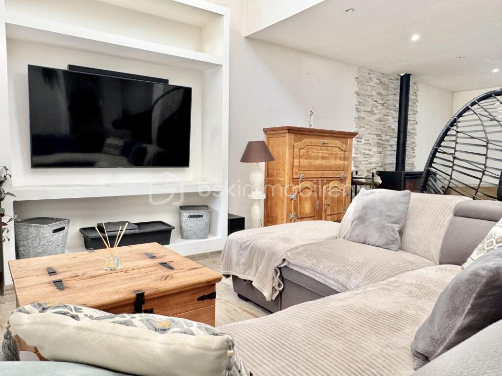 Maison de maître rénovée avec piscine , Jardin et Place de Parking à Saint-Chinian – 6 pièces – 5 chambres – 180 m²