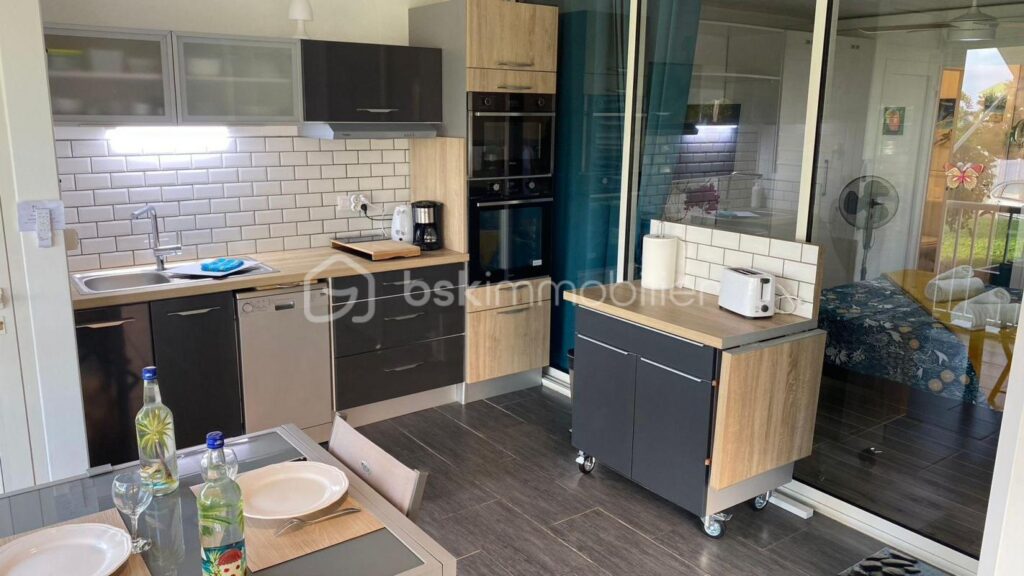 Quart de villa entièrement refait Anse des Rochers – 1 pièce – 1 chambre – 35 m²