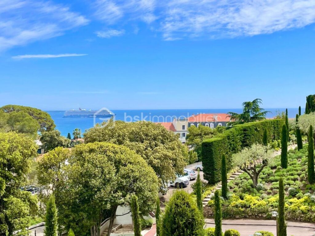 SOUS OFFRE- CO- EXCLUSIVITE – CANNES – CROIX DES GARDES – 132 M² – 4 PIECES – VUE MER – CALME – PISCINE – PARKING – 4 pièces – 3 chambres – 132 m²