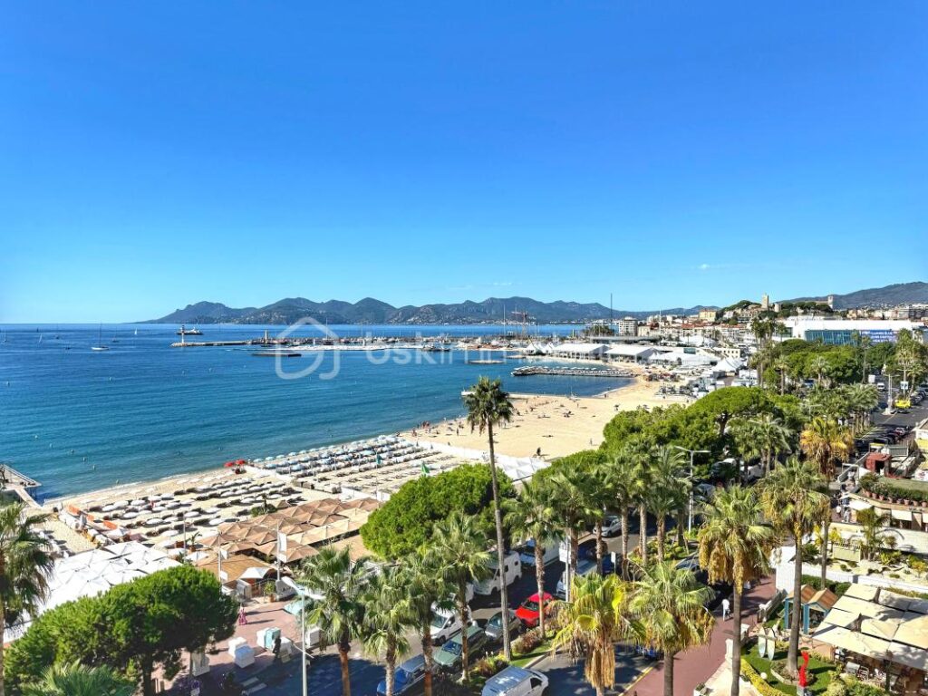 CANNES CROISETTE – VUE MER PANORAMIQUE – APPARTEMENT 107M² – 3 CHAMBRES – PARKING – CARRE D’OR – 4 pièces – 3 chambres – 107 m²