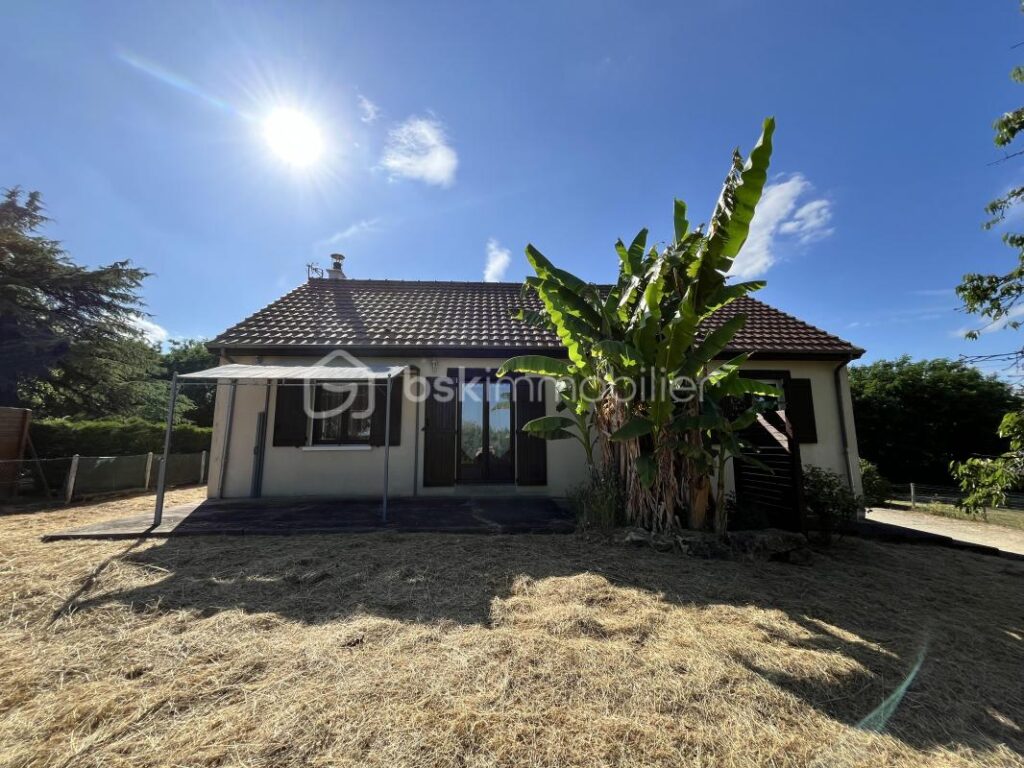 Charmant pavillon de plain-pied sur sous-sol complet avec garage et terrain – 4 pièces – 3 chambres – 89 m²