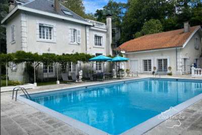 Maison de prestige dans un parc d&rsquo;un hectare avec chambre d&rsquo; – NR pièces – NR chambres – 667 m²