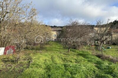 🏡 Maison de village en pierre + terrain constructible de 1000 m² – 4 pièces – 3 chambres – 100 m²