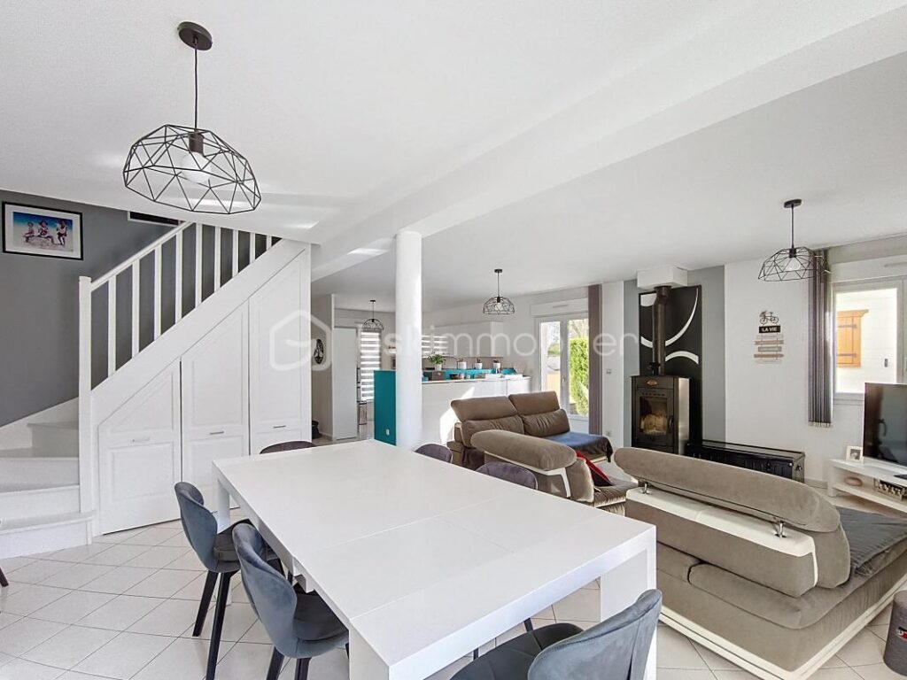 BELLE MAISON AVEC PISCINE PROCHE DE DIJON – 4 pièces – 3 chambres – 110 m²