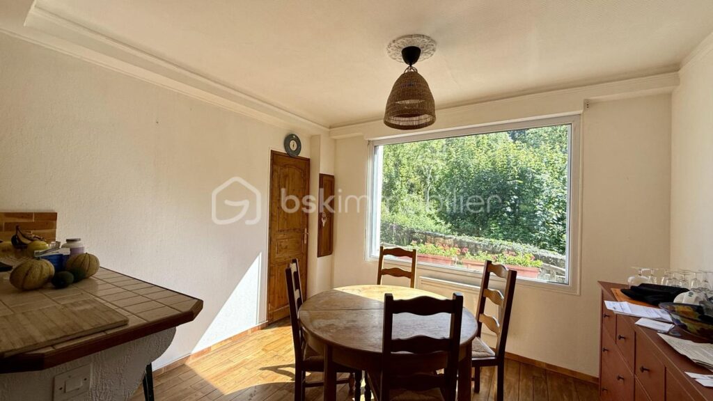 Maison à vendre à MORTAIN – 5 pièces – 4 chambres – 118 m²