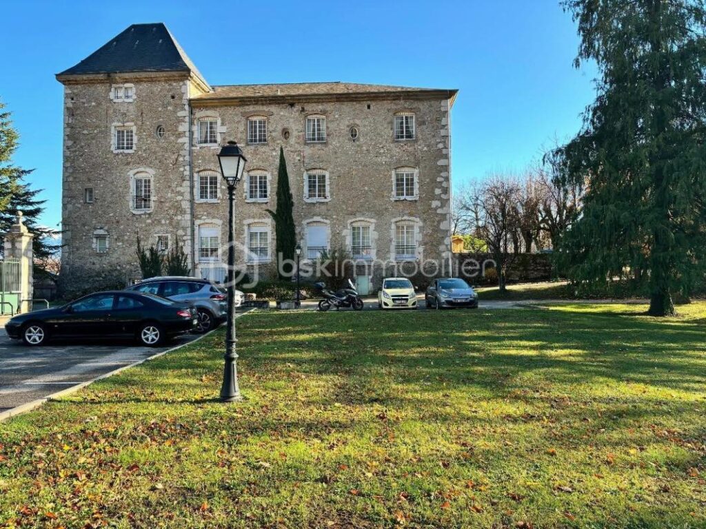 OPPORTUNITÉ IMMÉDIATE – BAISSE DE PRIX pour ce T2 rénové au Château d’Allières, proche Claix – 2 pièces – 1 chambre – 61 m²