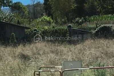 Terrain viabilisé – Environ 1 400 m² – Vue Pyrénées – NR pièces – NR chambres – 1400 m²