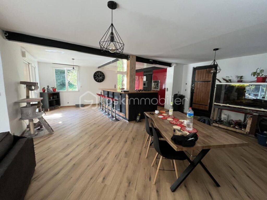 MAISON DE PLAIN PIED SUR SOUS SOL AU CALME – 5 pièces – 3 chambres – 131 m²
