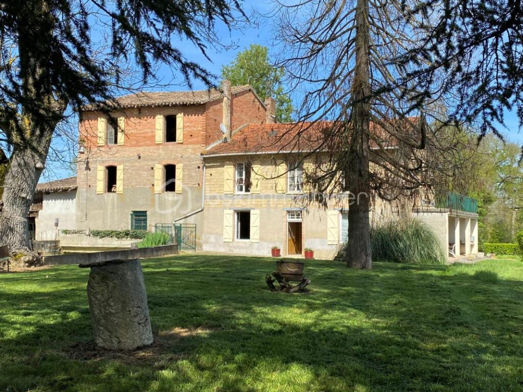 MAISON MOULIN – 8 pièces – 5 chambres – 240 m²