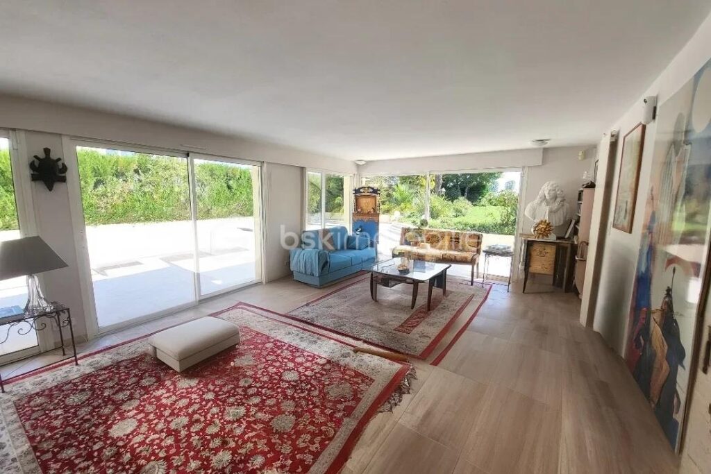 GARLIN – Maison lumineuse avec piscine, ascenseur et toit-terrasse – Vue Pyrénées – 6 pièces – 4 chambres – 145 m²