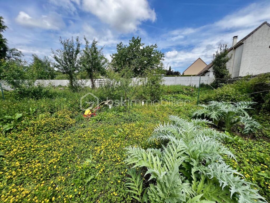 Charmant bâtiment rénové au cœur de Mouroux avec terrains à bâtir divisible – 10 pièces – NR chambres – 220 m²