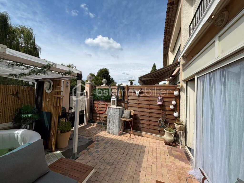 Charmant appartement avec terrasse ensoleillée et cadre de vie privilégié à Auribeau-sur-Siagne – Aucun travaux à prévoir ! – 3 pièces – 2 chambres – 55 m²