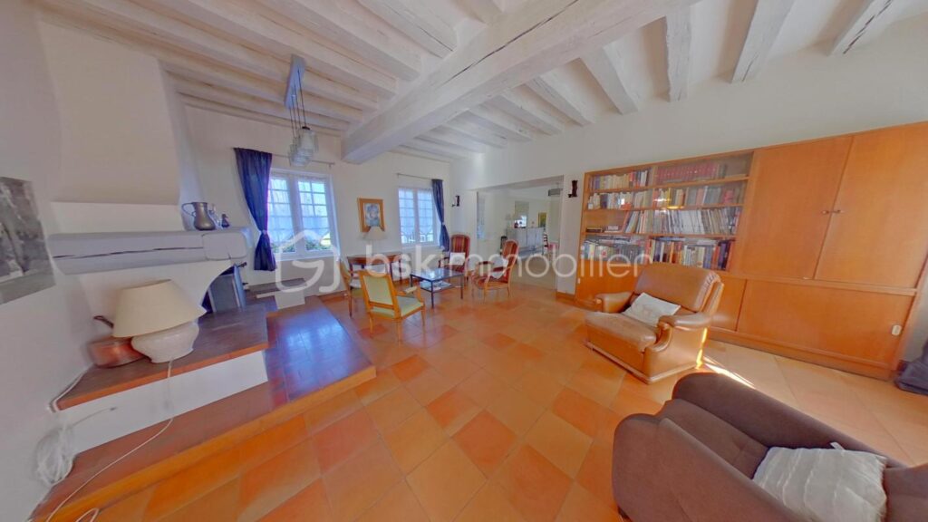 Magnifique propriété de 180 m² sur 1778 m² de terrain – 6 pièces – 4 chambres – 180 m²